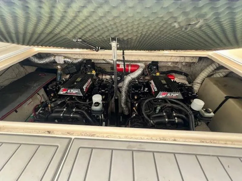 Slide: The Image of Rinker 342 Fiesta Vee 2000 - 18