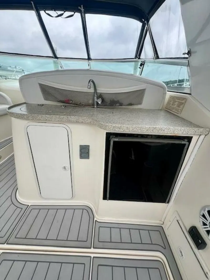 Slide: The Image of Rinker 342 Fiesta Vee 2000 - 4
