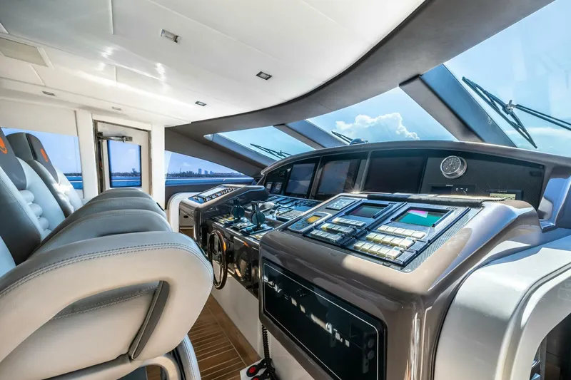Slide: The Image of Overmarine Mangusta 108 2005 - 3
