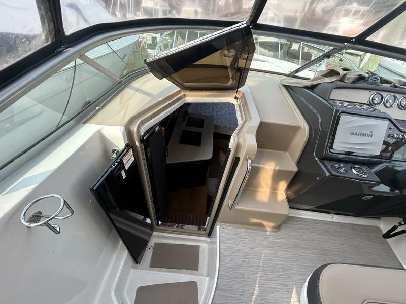 Slide: The Image of Sea Ray 310 Sundancer 2016 - 10