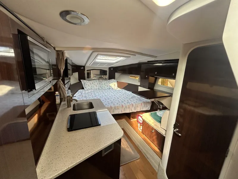 Slide: The Image of Sea Ray 310 Sundancer 2016 - 11