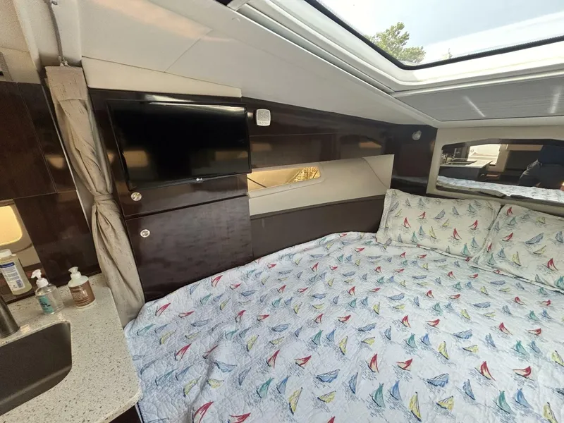 Slide: The Image of Sea Ray 310 Sundancer 2016 - 13