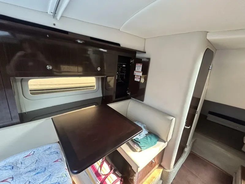 Slide: The Image of Sea Ray 310 Sundancer 2016 - 14