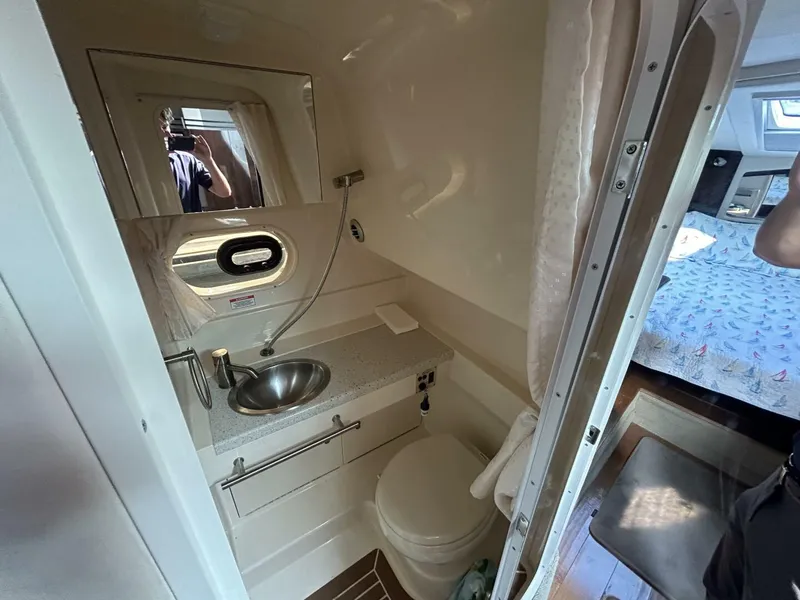 Slide: The Image of Sea Ray 310 Sundancer 2016 - 16