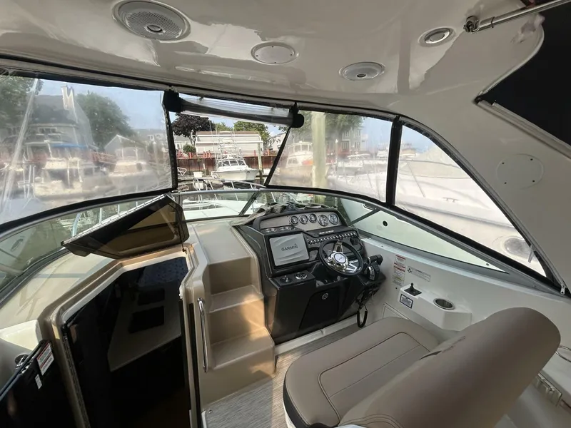 Slide: The Image of Sea Ray 310 Sundancer 2016 - 20