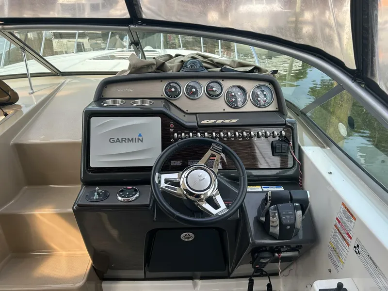 Slide: The Image of Sea Ray 310 Sundancer 2016 - 6