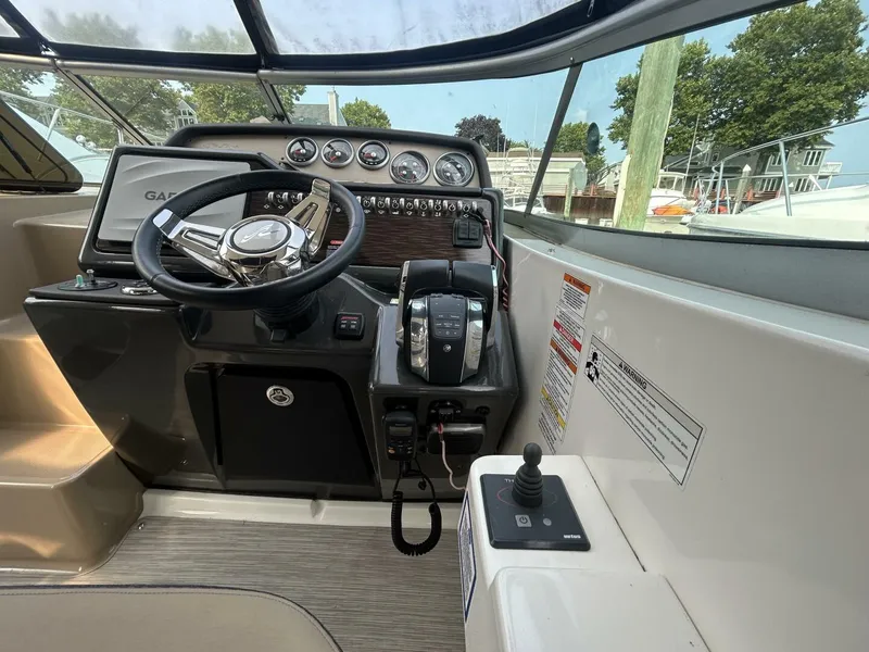 Slide: The Image of Sea Ray 310 Sundancer 2016 - 7
