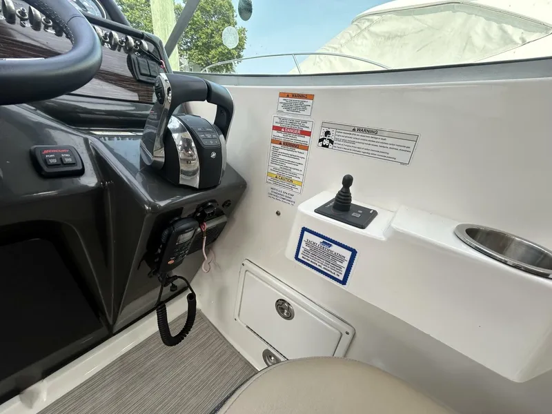 Slide: The Image of Sea Ray 310 Sundancer 2016 - 8