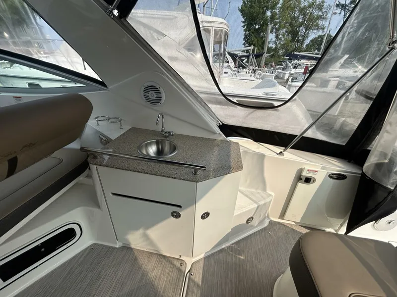 Slide: The Image of Sea Ray 310 Sundancer 2016 - 9
