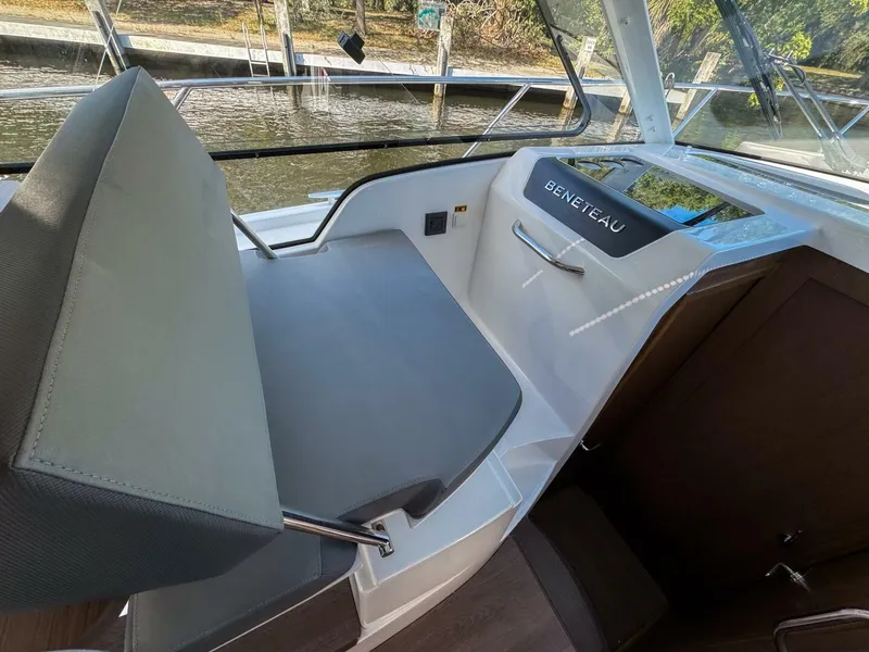 Slide: The Image of Beneteau Antares 9 2025 - 18
