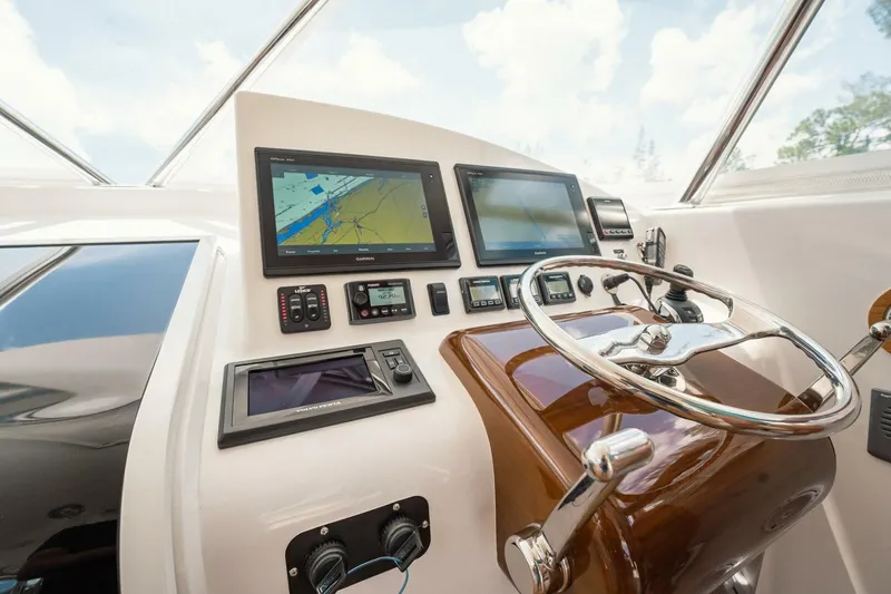 Slide: The Image of Winter Custom 38 Express 2012 - 25