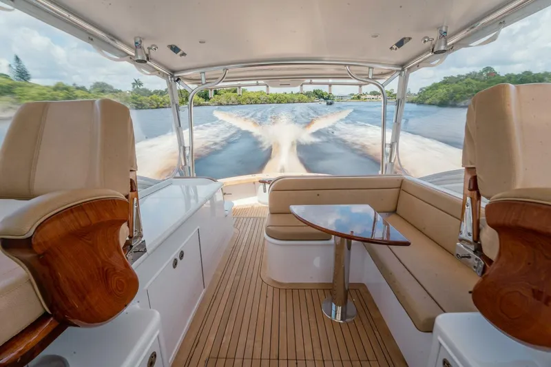 Slide: The Image of Winter Custom 38 Express 2012 - 27