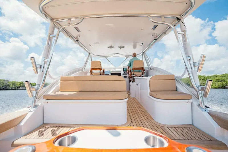 Slide: The Image of Winter Custom 38 Express 2012 - 37