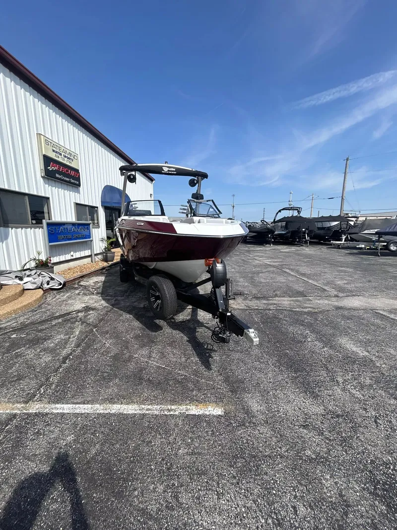 Slide: The Image of Malibu Wakesetter 23LSV 2025 - 6