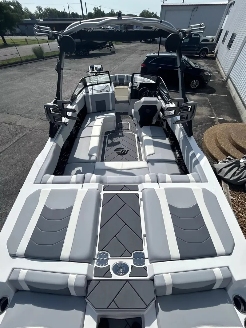 Slide: The Image of Malibu Wakesetter 23LSV 2025 - 7