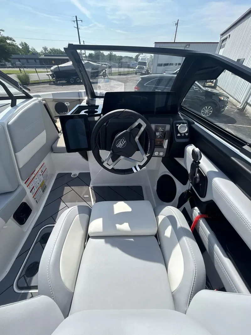 Slide: The Image of Malibu Wakesetter 23LSV 2025 - 8