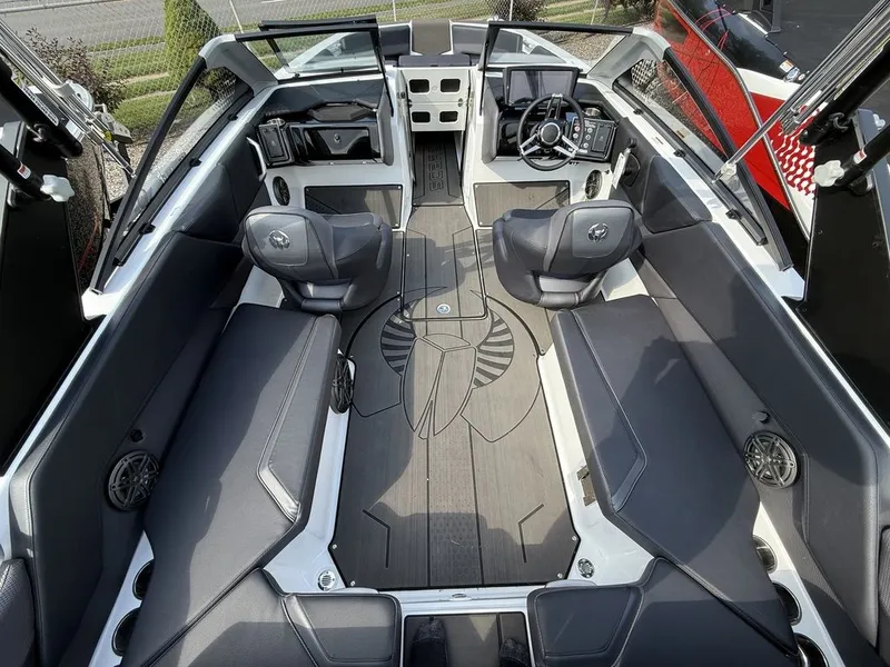 Slide: The Image of Scarab 235 LX 2026 - 11