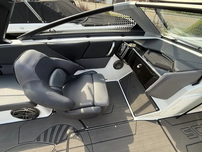 Slide: The Image of Scarab 235 LX 2026 - 13