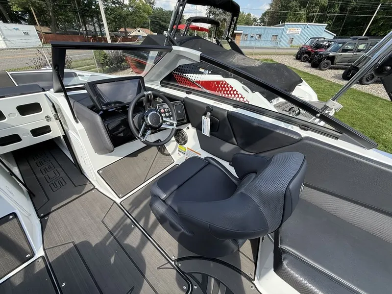 Slide: The Image of Scarab 235 LX 2026 - 14