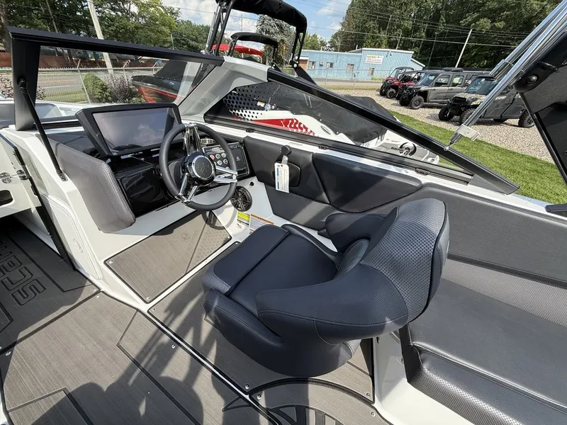 Slide: The Image of Scarab 235 LX 2026 - 16