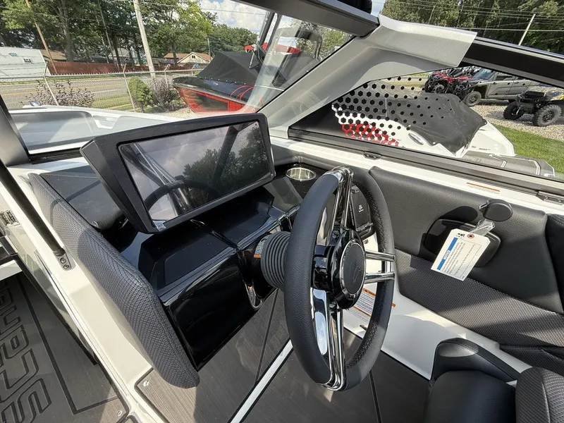 Slide: The Image of Scarab 235 LX 2026 - 18