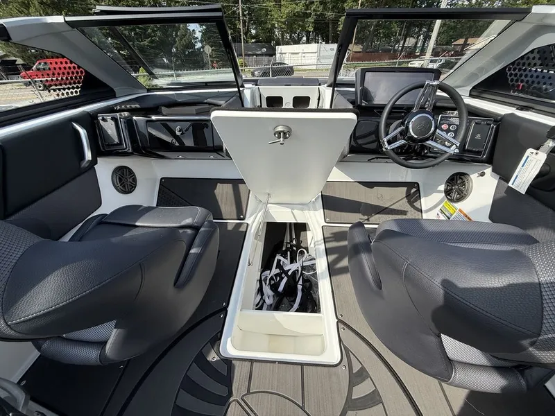 Slide: The Image of Scarab 235 LX 2026 - 19