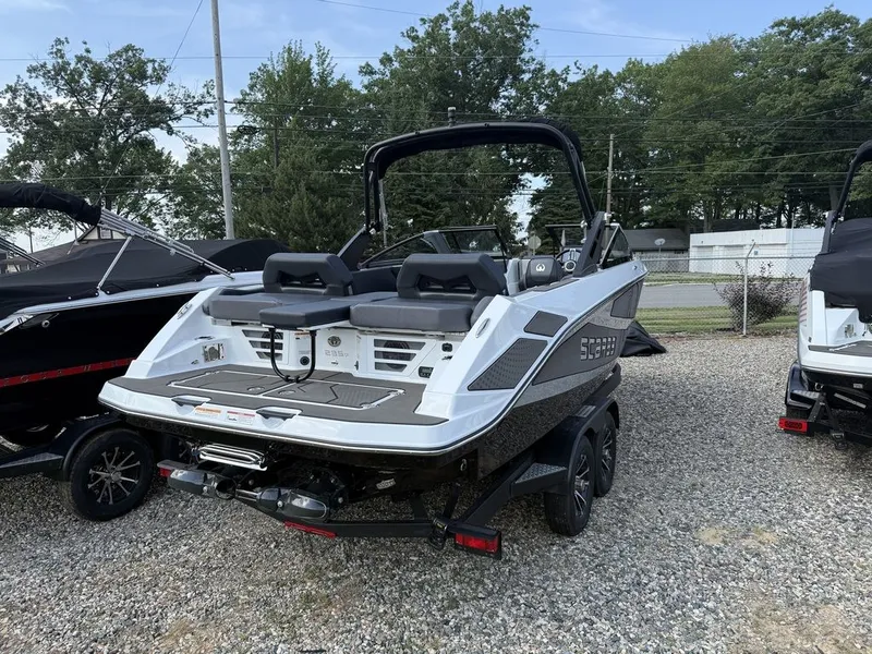 Slide: The Image of Scarab 235 LX 2026 - 3