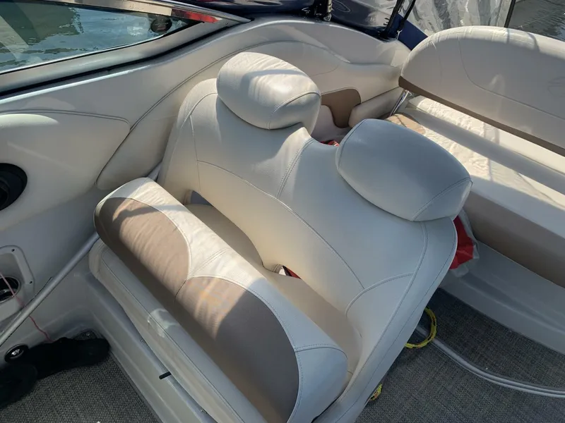 Slide: The Image of Crownline Boats 264 CR 2018 - 11