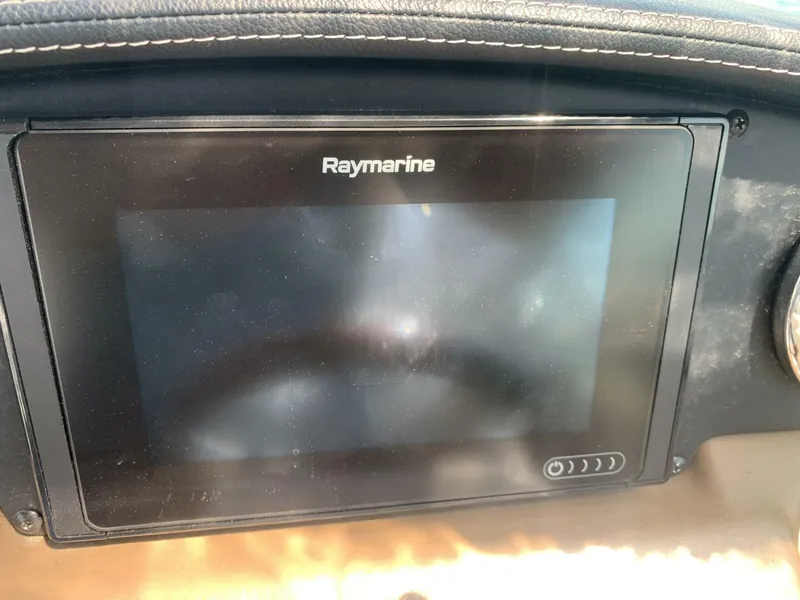 Slide: The Image of Crownline Boats 264 CR 2018 - 15