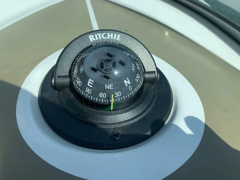 Slide: The Image of Crownline Boats 264 CR 2018 - 17