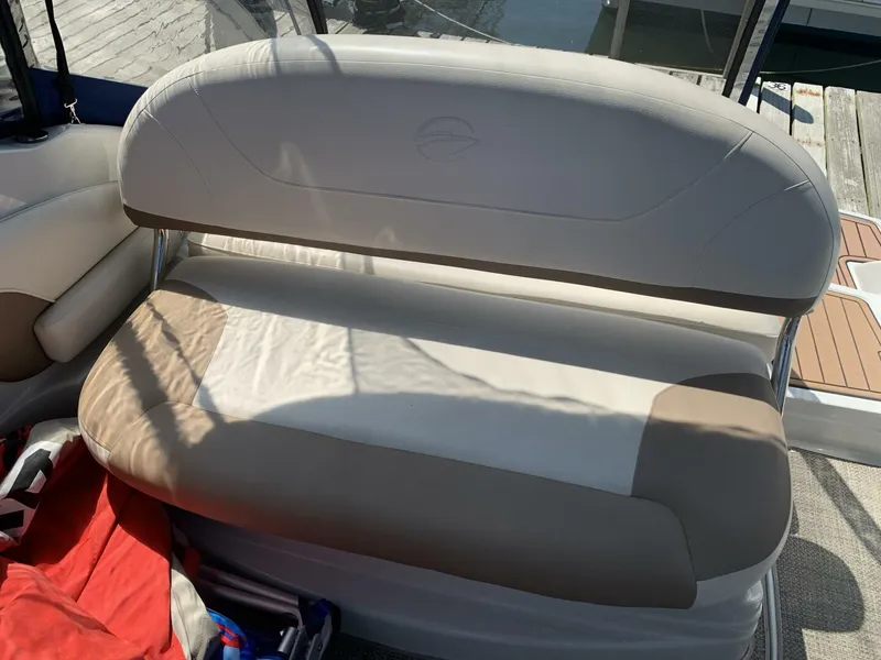 Slide: The Image of Crownline Boats 264 CR 2018 - 9