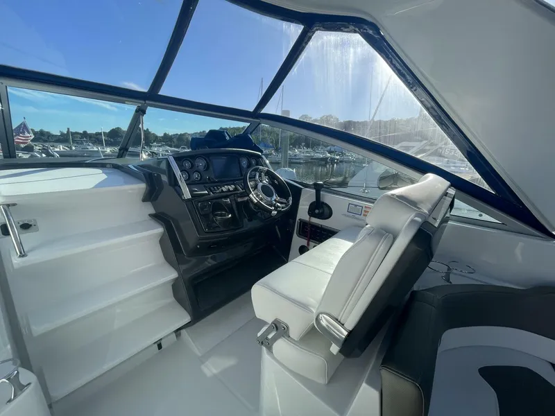 Slide: The Image of Monterey 295 Sport Yacht 2019 - 10