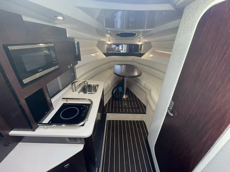 Slide: The Image of Monterey 295 Sport Yacht 2019 - 13