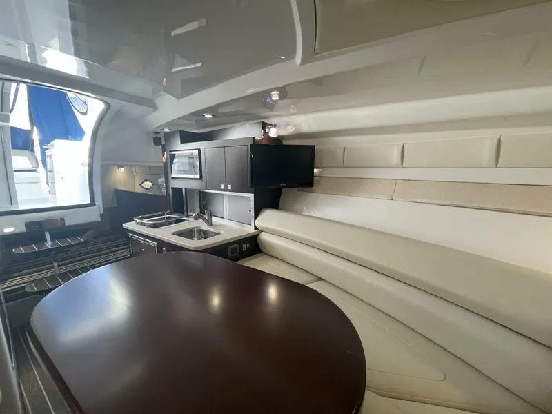 Slide: The Image of Monterey 295 Sport Yacht 2019 - 18