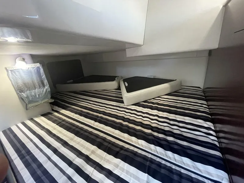 Slide: The Image of Monterey 295 Sport Yacht 2019 - 19
