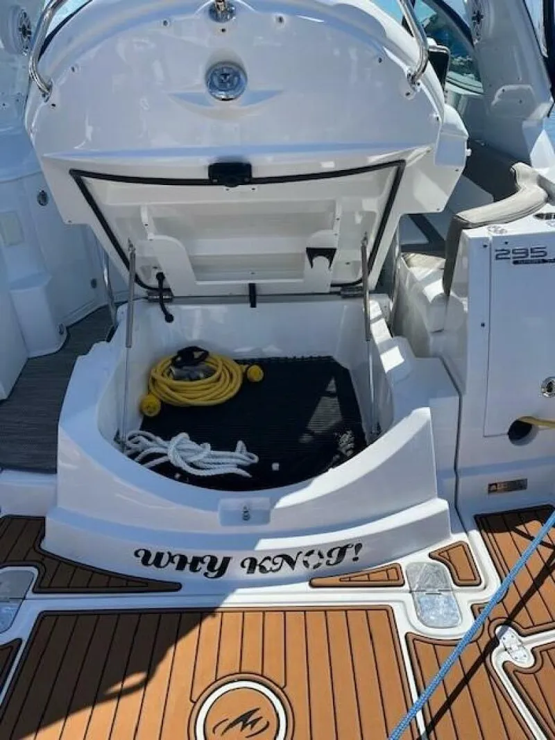 Slide: The Image of Monterey 295 Sport Yacht 2019 - 4