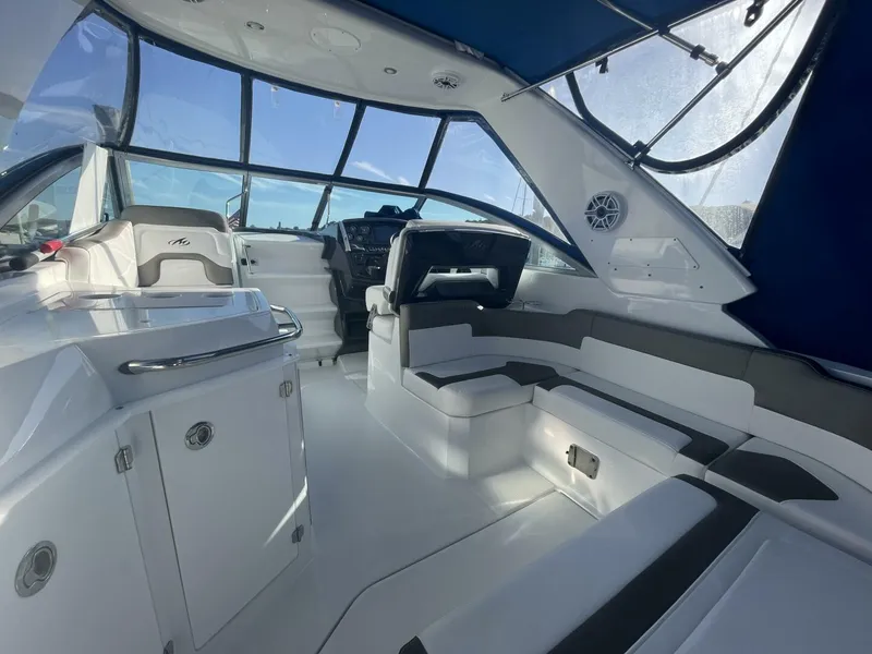 Slide: The Image of Monterey 295 Sport Yacht 2019 - 5