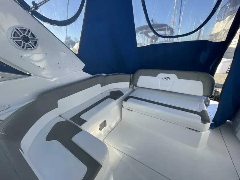 Slide: The Image of Monterey 295 Sport Yacht 2019 - 7