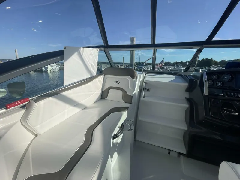 Slide: The Image of Monterey 295 Sport Yacht 2019 - 9