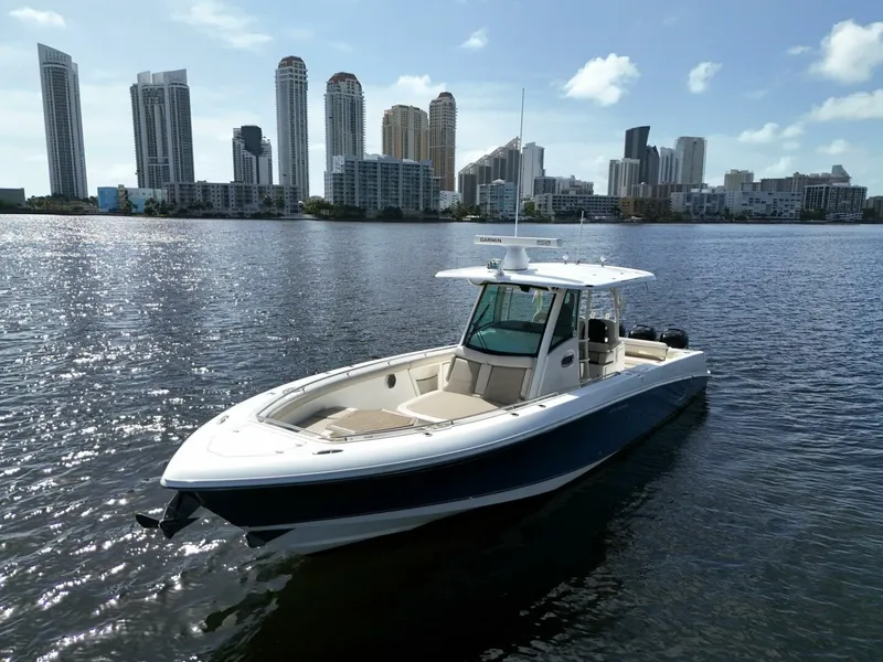 The Image of Boston Whaler 350 Outrage 2017 - 0