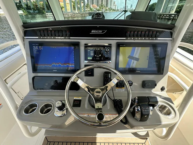 Slide: The Image of Boston Whaler 350 Outrage 2017 - 17