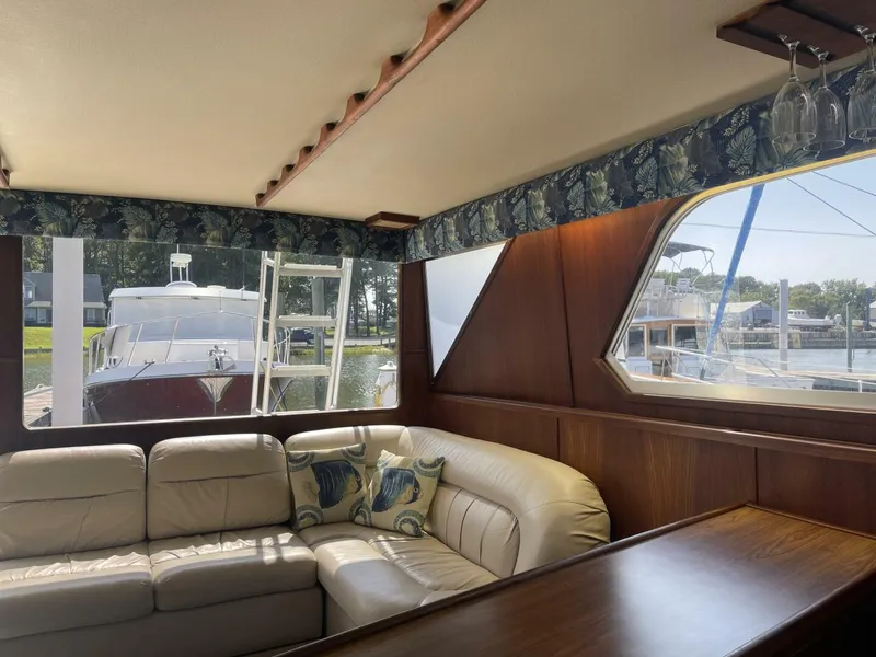 Slide: The Image of Chris-Craft Commander 422 1986 - 11
