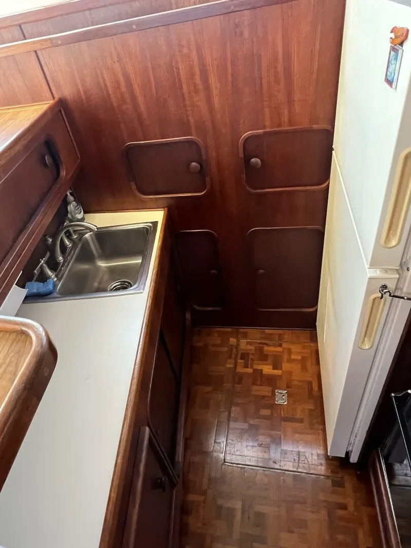 Slide: The Image of Chris-Craft Commander 422 1986 - 12