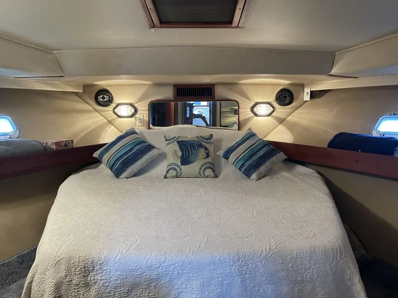 Slide: The Image of Chris-Craft Commander 422 1986 - 15