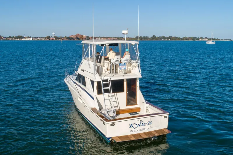 Slide: The Image of Chris-Craft Commander 422 1986 - 22