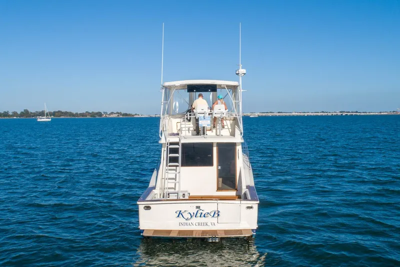 Slide: The Image of Chris-Craft Commander 422 1986 - 24