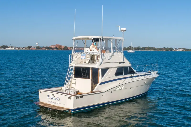 Slide: The Image of Chris-Craft Commander 422 1986 - 3