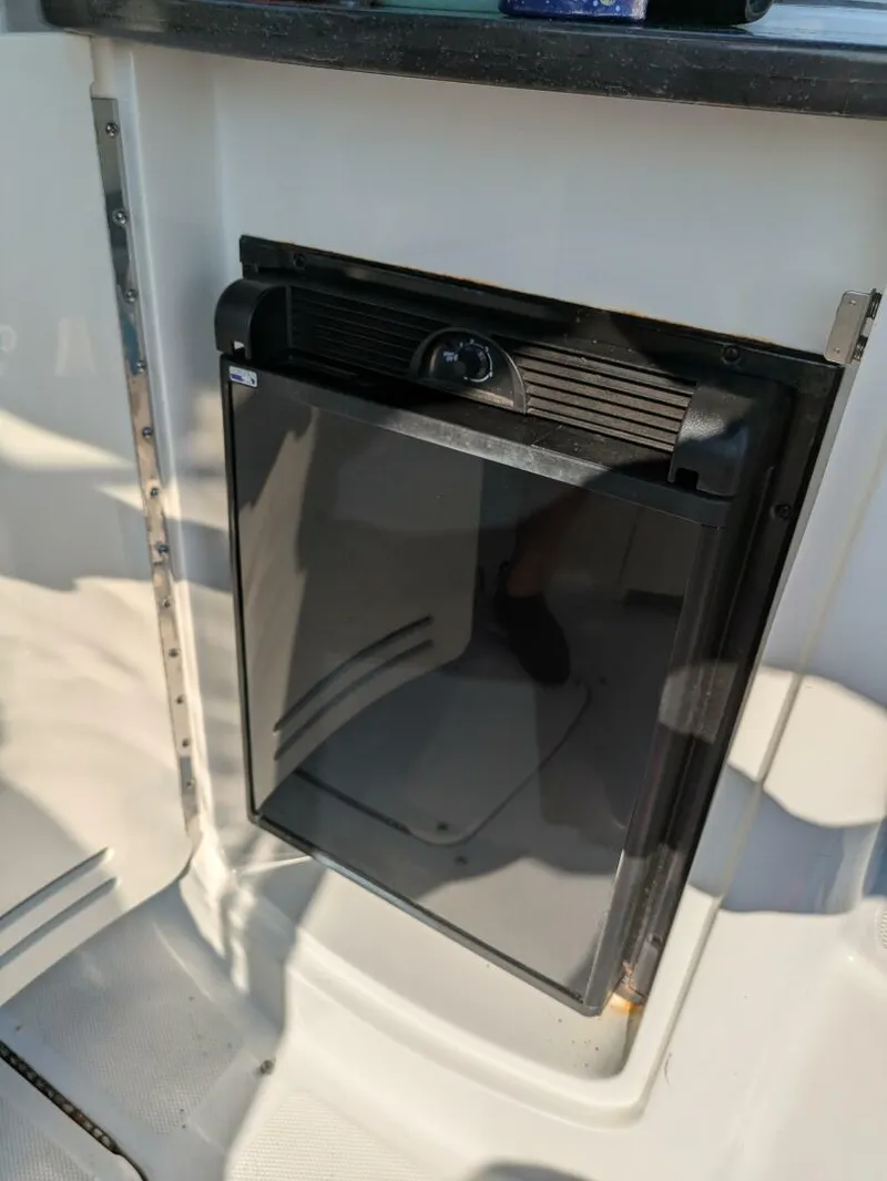 Slide: The Image of Sea Ray 270 SLX 2013 - 10