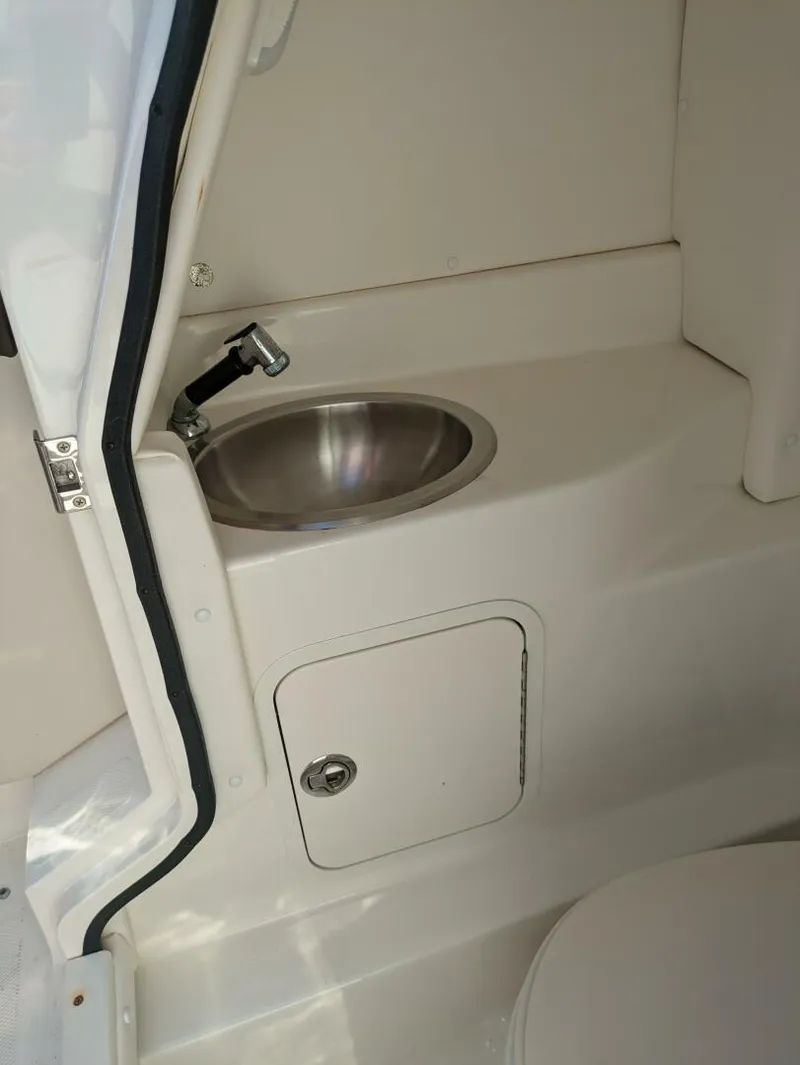 Slide: The Image of Sea Ray 270 SLX 2013 - 13