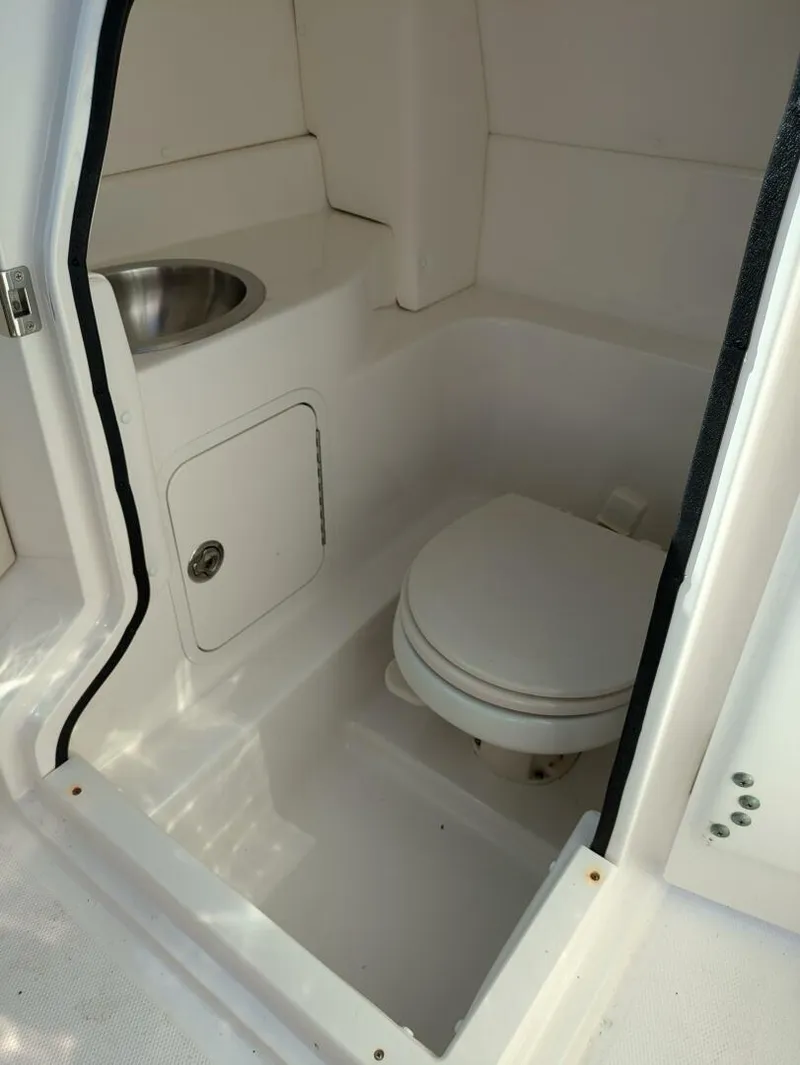 Slide: The Image of Sea Ray 270 SLX 2013 - 14